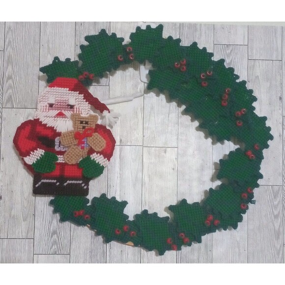 Plastic Canvas Needlepoint Wreath Christmas Santa Holly Leaves Decor - Picture 1 of 2